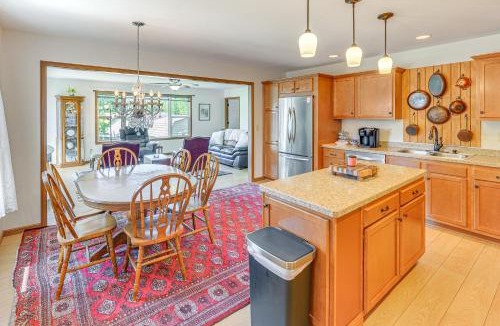Columbiana Apartment | WFH-Friendly Columbiana Vacation Rental with Deck!