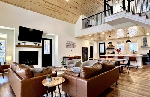 Logan House | Whiskey Ridge Cabins- Hocking Hills Luxury Cabin