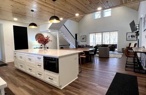 Logan House | Whiskey Ridge Cabins- Hocking Hills Luxury Cabin