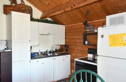 Berkeley Springs House | Whispering Hills - Secluded | Pets | Hot Tub | Wifi | Fire Pit | Screen Porch