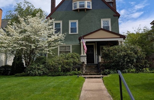Reno House | Williams House - 6-Bedroom Victorian Retreat & River Trailhead