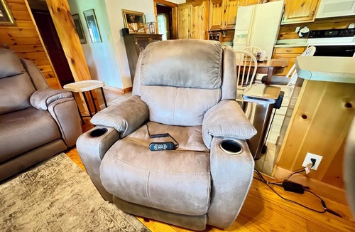 Mount Vernon Cabin | Willow Creek - Sleeps 8, Motorcycle Accessible, Hot Tub