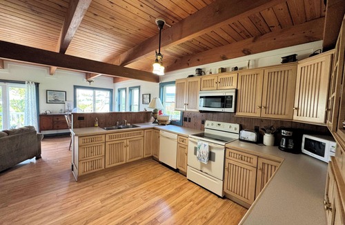 Chincoteague House | Winder Station - 3BR Waterfront home w/walking path to Kayaking ,NO LINENS