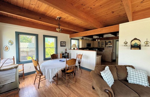 Chincoteague House | Winder Station - 3BR Waterfront home w/walking path to Kayaking ,NO LINENS