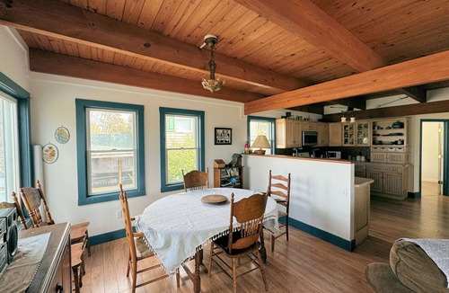 Chincoteague House | Winder Station - 3BR Waterfront home w/walking path to Kayaking ,NO LINENS