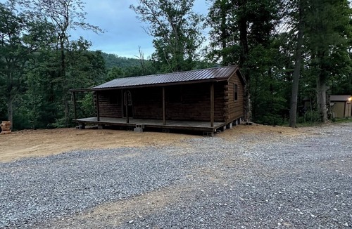 Ashley Oaks Cabin | Windrock Ridge - Hana Sleep 5