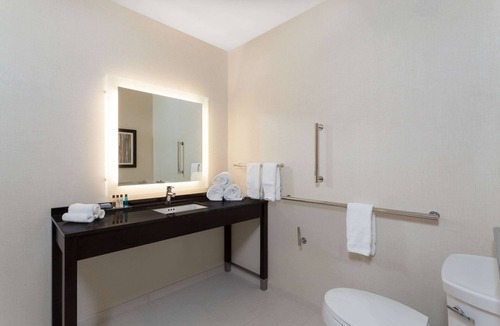 Altoona Hotel | Wingate by Wyndham Altoona Downtown/Medical Center