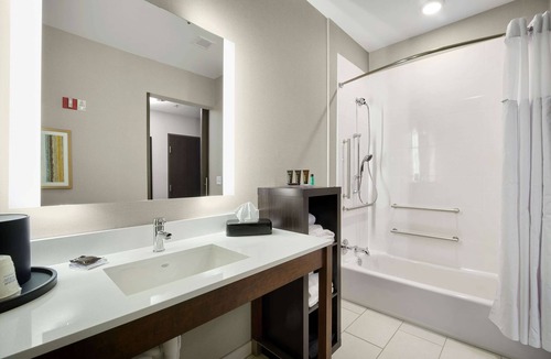 Hurricane Hotel | Wingate by Wyndham Hurricane WV