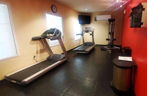 Austintown Hotel | Wingate by Wyndham Youngstown - Austintown