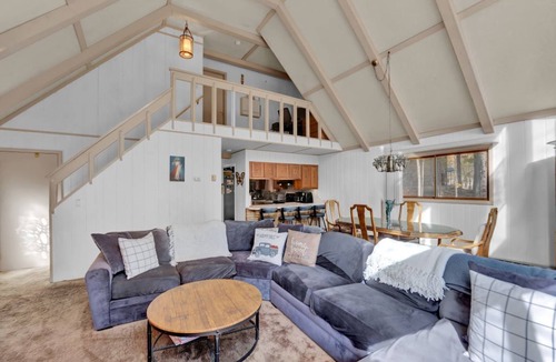 Paupackan Lake Ski Chalet | Winter Deals! Near Skiing w/Community Amenities + Game Room & Dogs Welcome