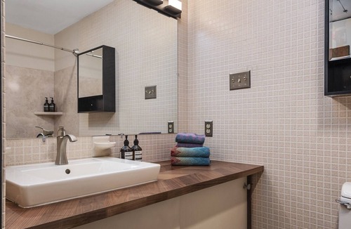 Baldwin Villa | Woodsy Mid-Century w/ Guest House
