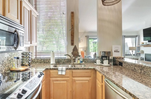 Wintergreen House | Woolly Bull-Cozy Newly Redecorated 2-Story Townhouse. <0.3 Mile Walk to slopes!