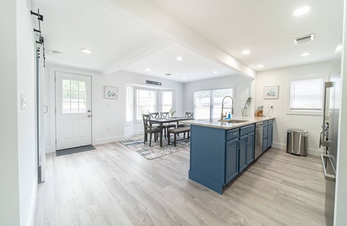 Monmouth Beach House | WOW! New 4bd Beach Chic, Xlnt Location! Walk2Town, Beach, Restaurants & Marina!