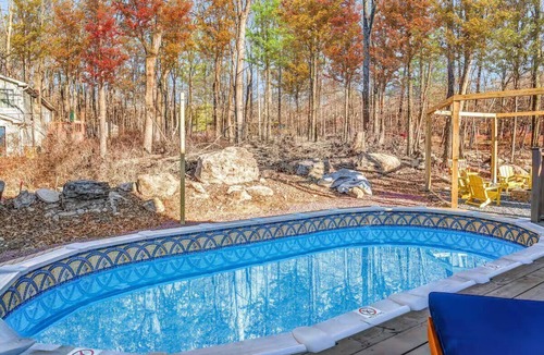 East Stroudsburg House | WOW Pocono Private Heated Pool, Pickleball, Hottub