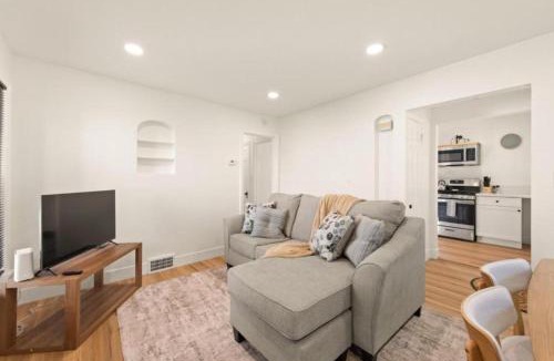 Euclid House | X 3BR Home Bright and Open In Euclid Near Cleveland