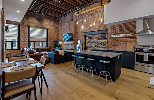 Effingham Apartment | XCHNG King Bed Luxury Downtown, XCHNG. Industrial Executive Loft w/King Bed