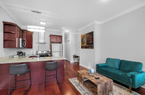 North Philadelphia Apartment | XL Studio - Metro Studio | Chic Stay