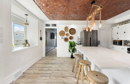 Pittsburgh House | Yinz Retreat, Above the City Home