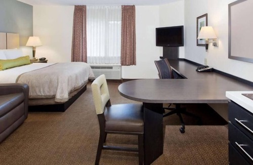 Somerset House | Your Home Away From Home! 2 Amazing units w/ Kitchen. Near Buffalo Ridge Park