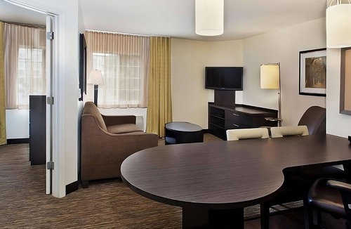Somerset Hotel | Your Home Away From Home! 3 Relaxing units w/Kitchen. Near Revere Park!