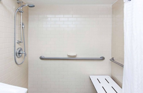 Horsham House | Your Home Away From Home! Free Parking, Pets Allowed, Near Speed Raceway