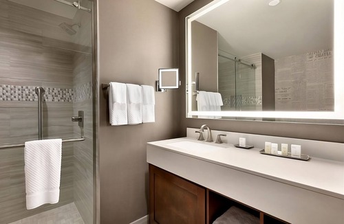 Berkeley Heights Hotel | Your Home Away From Home! 4 Convenient Units, Pool, Pets Allowed!