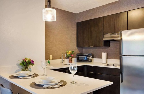 Mount Tabor Resort | Your Home Away From Home! Fully-equipped Kitchen, Free Breakfast, Pets Allowed!