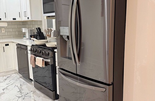 Orange House | Your Oasis in the City w/Jacuzzi , Parking, self check in and WiFi