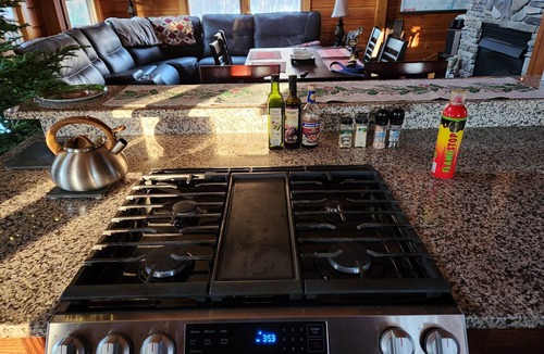 White Haven Cabin | Your Perfect Mountain Getaway! Relax at "Lost and Found" Quiet Secluded Peaceful