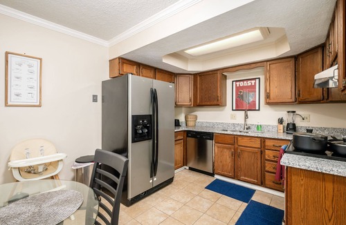 Columbus House | Zoo Getaway, 3BR Home w/Yard Games & Comfort, Family Friendly