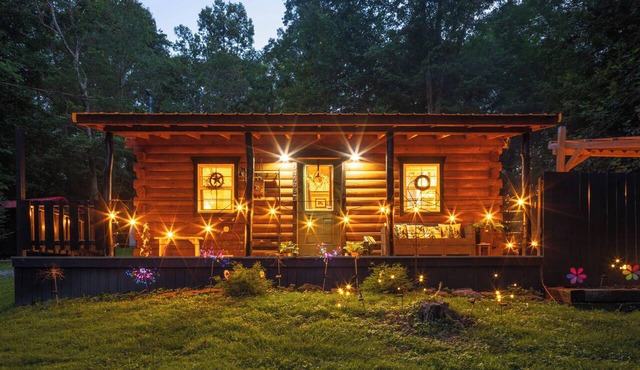 16mi from Hocking Hills, hot tub, bbq, twin pond in McArthur