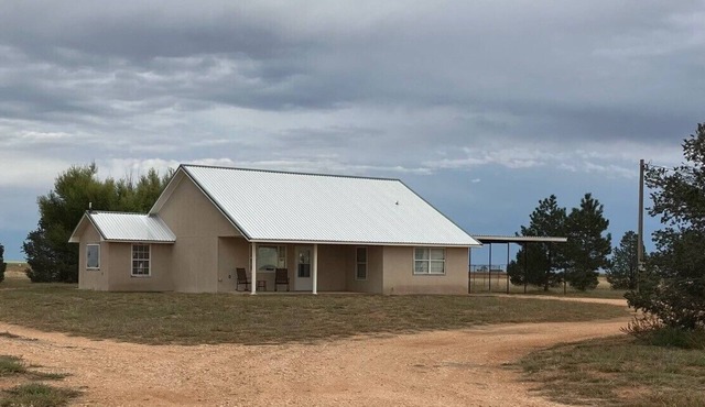 2/2 and Sleeper Sofa. Entire House. Pet friendly