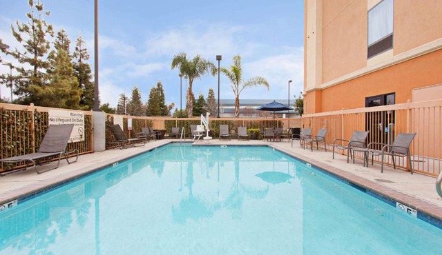 Hampton Inn & Suites Clovis Airport North