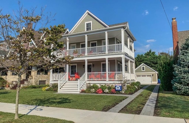 1 Block to Beach & Promenade. Walk to downtown shops!