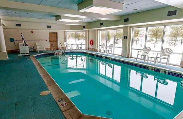 2-Star Hotel ∙ Comfort Inn & Suites Mount Pocono