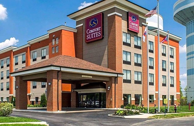 2-Star Hotel ∙ Comfort Suites East Broad at 270