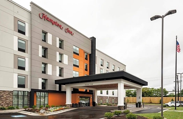 2-Star Hotel ∙ Hampton Inn Baltimore Bayview Campus