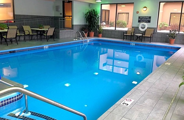 2-Star Hotel ∙ Hampton Inn Altoona