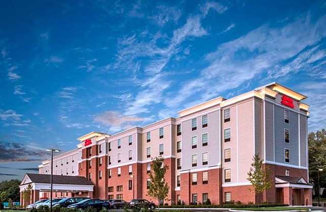 2-Star Hotel ∙ Hampton Inn & Suites Yonkers - Westchester