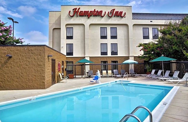 2-Star Hotel ∙ Hampton Inn Bowie