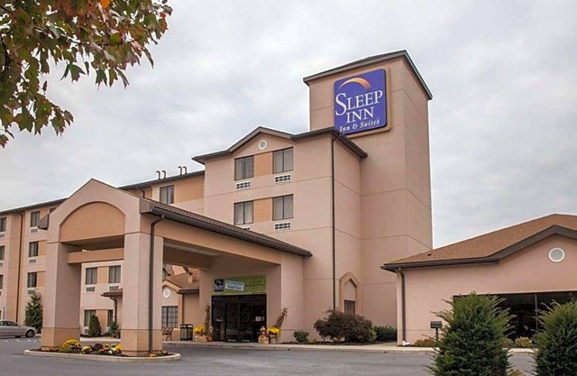2-Star Hotel ∙ Sleep Inn and Suites Hagerstown
