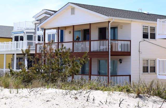 2nd Floor Beachfront Duplex in Townsend Inlet