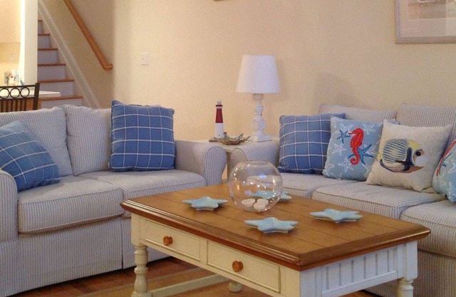 3 BR 2 CAR GARAGE SPACIOUS TOWNHOUSE- STEPS TO THE BEACH/BOARDWALK W/OCEAN VIEW