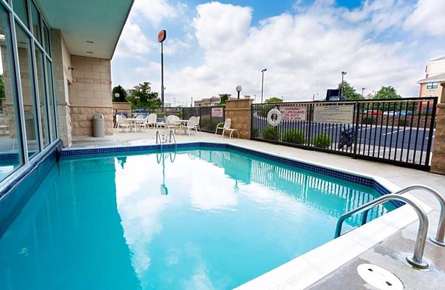 3-Star Hotel ∙ Drury Inn & Suites Dayton North