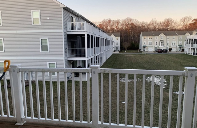 4 bedroom 4 bath townhome 4 minutes to beach