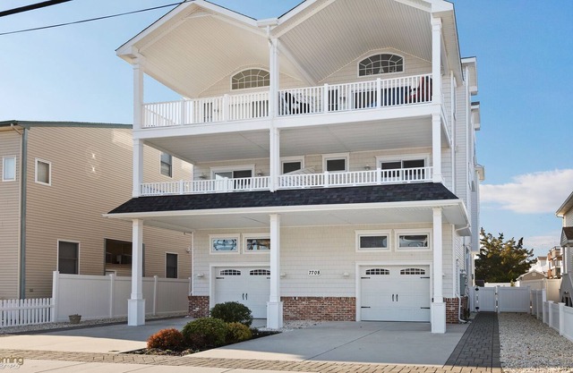 5 bedroom bonus room Town House in the south end of Sea Isle. Covered deck.