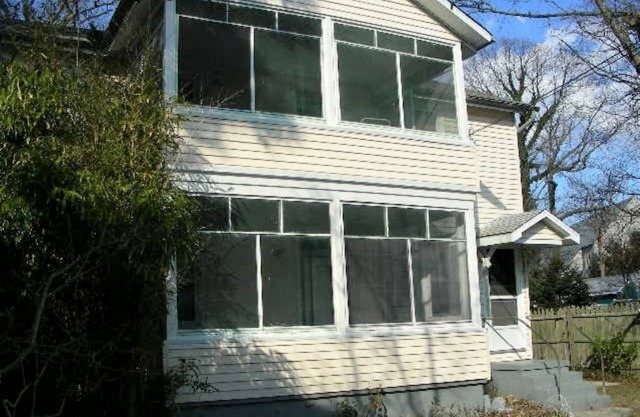 ~ Affordable and only 1.5 Blocks to the Beach ~