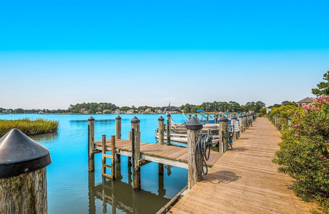 Bayside Bethany Lakes townhouse w/fireplace, pools, basketball court, free WiFi