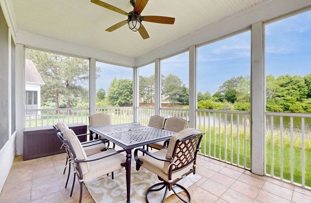 Bear Trap Dunes townhouse w/pool, gym, free WiFi, and shared sauna