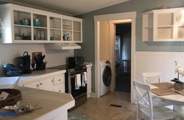 Beaufort SC New Renovation Close to Parris Island Historic Downtown Beautiful Beaches Sleeps 7